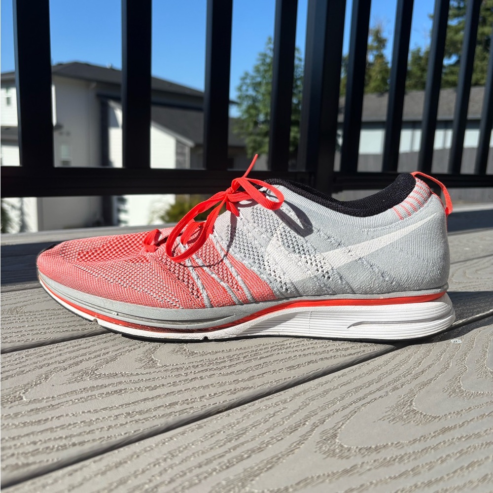 2013 Nike Flyknit Trainer Mens Size 14 Light Grey Coral Red Running (532984-613) - Picture 3 of 10